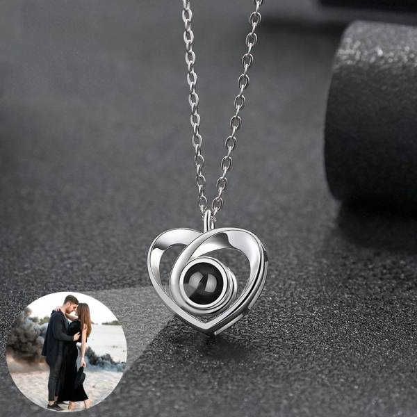 Herzkette mit Fotoprojektion – Personalisierte Damen-Halskette mit eigenem Bild im Inneren